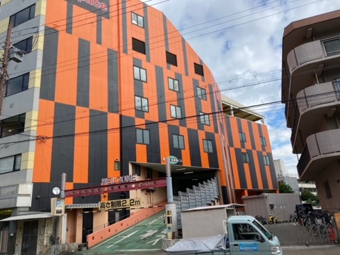 大型店舗の外壁塗装・大阪南港のパチンコ店