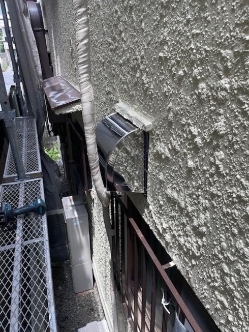 伊丹市　屋外換気扇フード取り付け